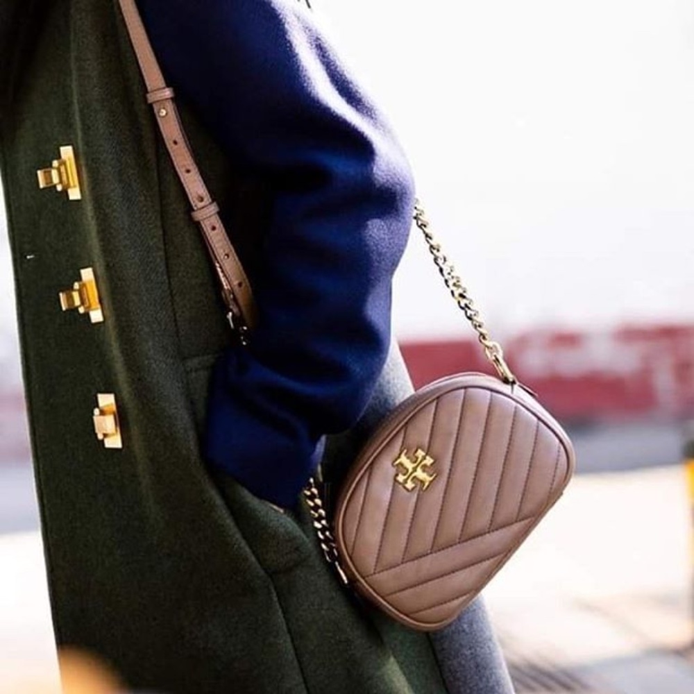 NEW Tory Burch Kira Chevron Classic Taupe Small Camera Bag/Crossbody Bag - Picture 13 of 15
